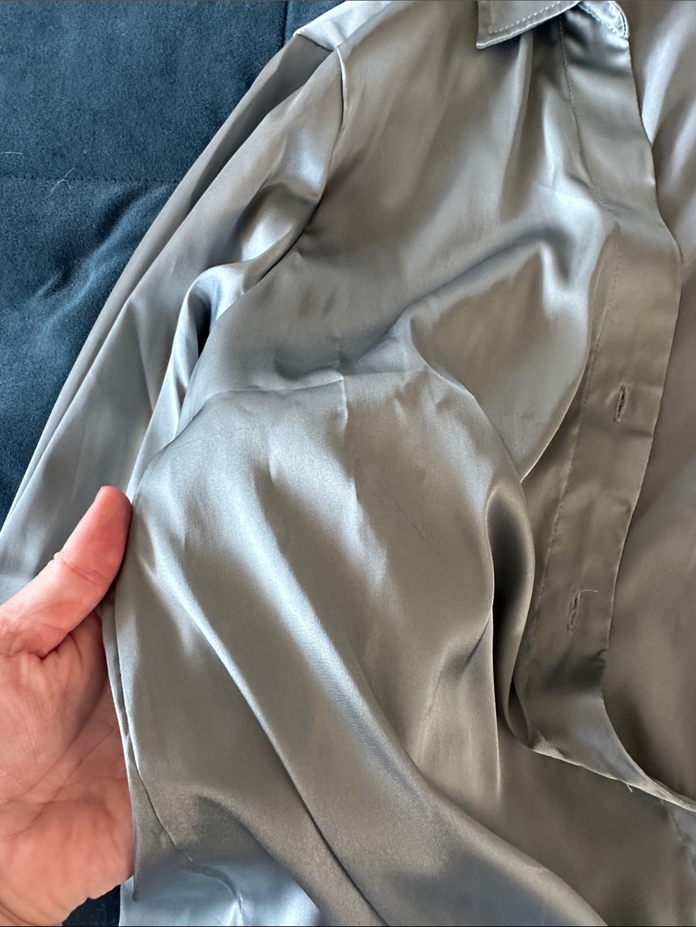 H&M Satin-Feel Button-Down - Picture 4 of 5